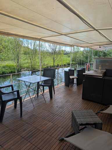 Food & Drinks 3, peniche Ino Lefkothea II chambre d'hotes, Jura