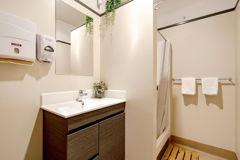 Bathroom 4, The Delatite Hotel, Mansfield