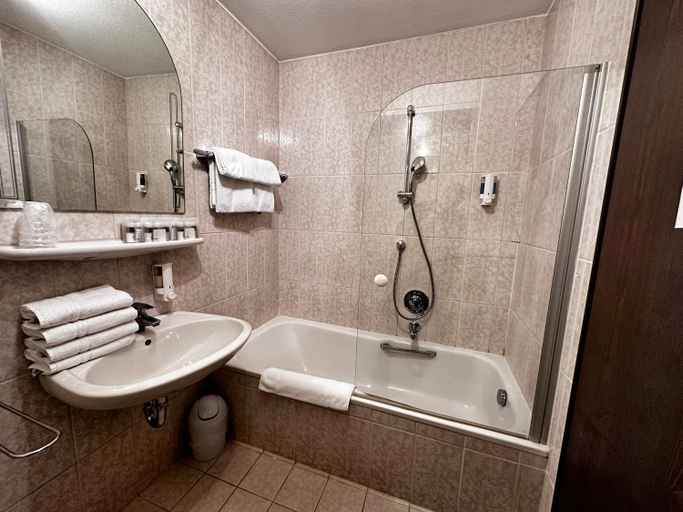 Bathroom 2, City Hotel, Ortenaukreis
