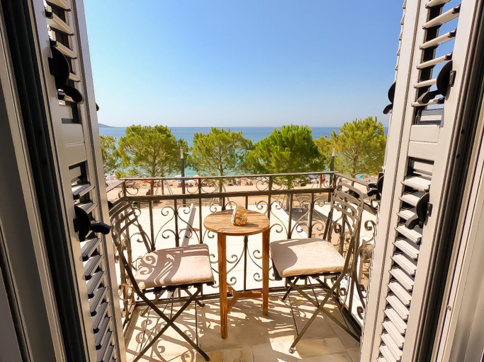 Others 4, Luxury 1932, Vlorës
