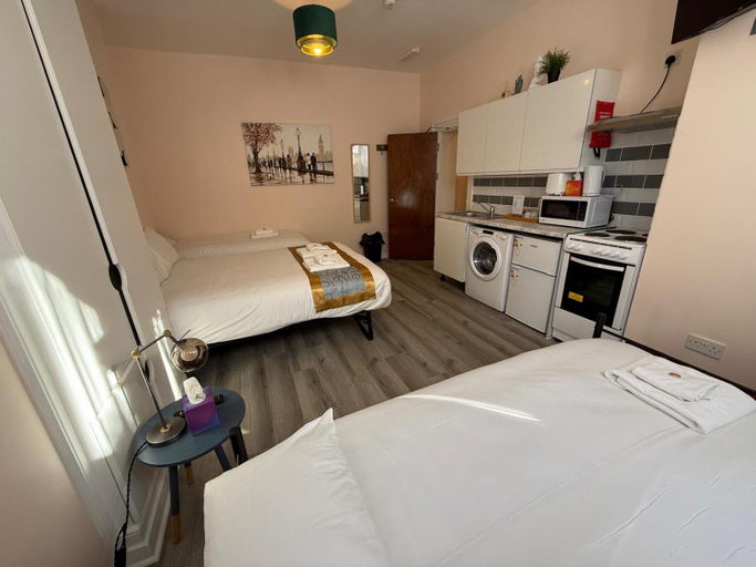Bedroom 2, United Lodge Hotel, London
