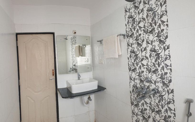Bathroom 3, Hotel City Comfort, South Goa