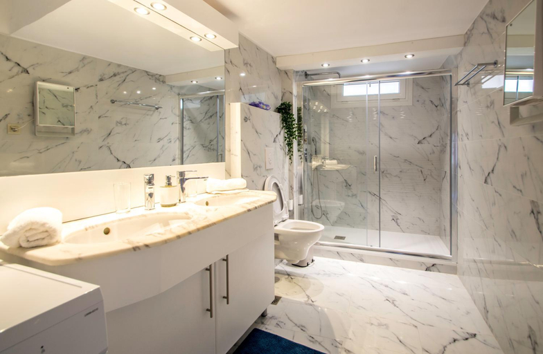 Bathroom 2, Villa Irene Syros, South Aegean