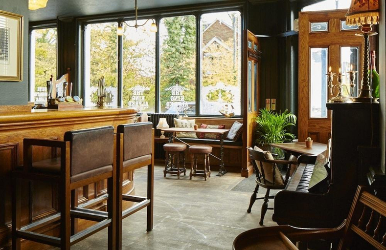 Food & Drinks, The King Alfred Pub, Hampshire