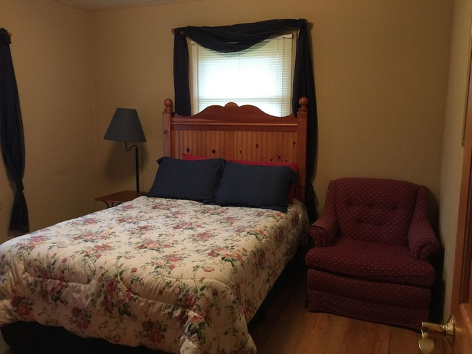 Bedroom 2, Phillips Historic Motel & Cottages, Graham