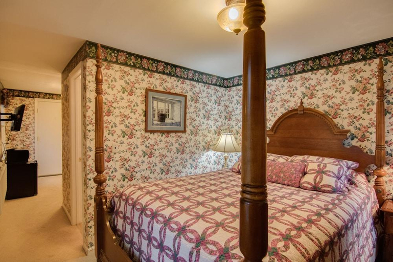 Bedroom 3, WoodStock Inn , Grafton