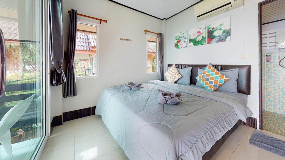 Bedroom 2, Sea Flower Resort, Koh Chang