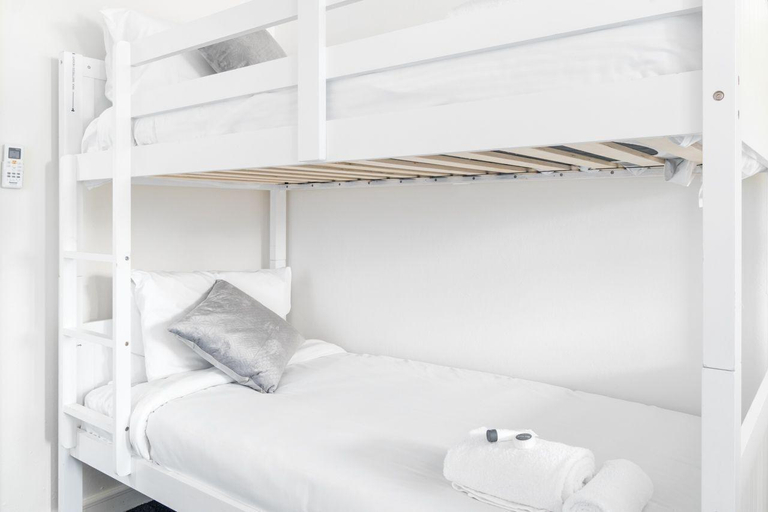 Bedroom 2, Sydney Junction Hotel, Newcastle - Throsby