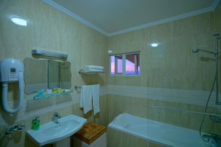Bathroom 4, Treasure Cove Hotel And Restaurant