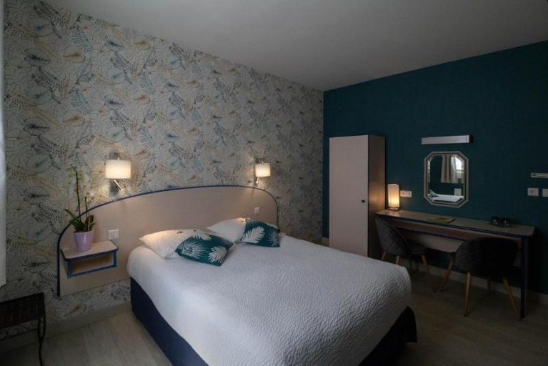Bedroom 2, Logis Hotel le Cantarel, Haute-Marne