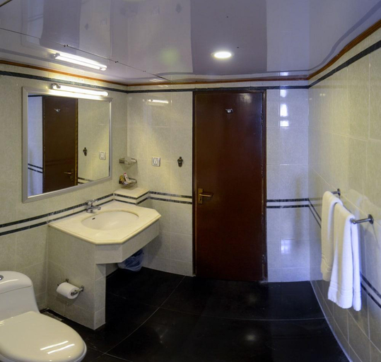 Bathroom, Hotel One Karachi, Karachi