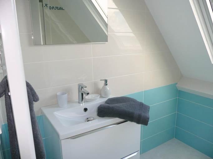 Bathroom 3, Stone House in Brittany with Sea Views, Finistère