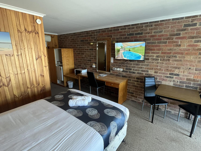Bedroom 4, Barham Riverland Motel, Wakool
