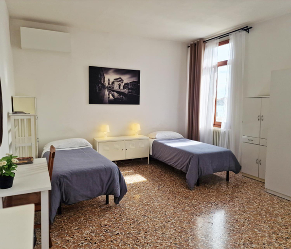 Bedroom 4, Silk Road, Venezia