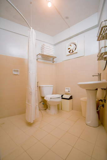 Bathroom 4, Paras Beach Resort, Mambajao