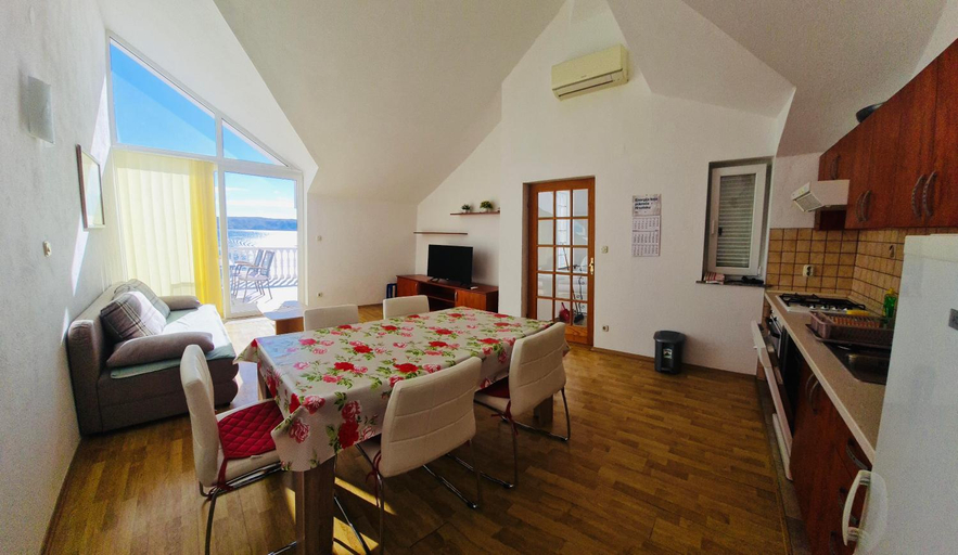 Others 4, Beachfront apartments Rukavina, Karlobag