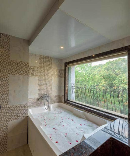 Bathroom 4, Mayur Retreat & Spa, Pune