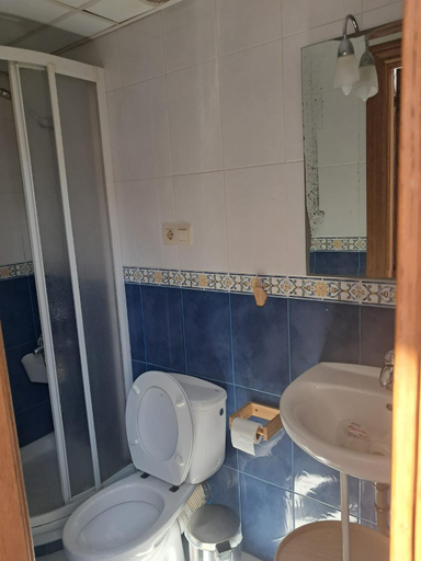 Bathroom 3, B&B Eguzkitza, Guipúzcoa