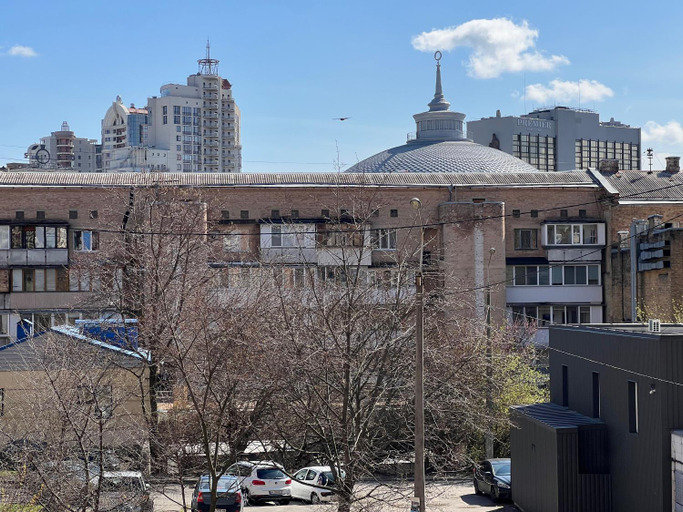 Exterior & Views