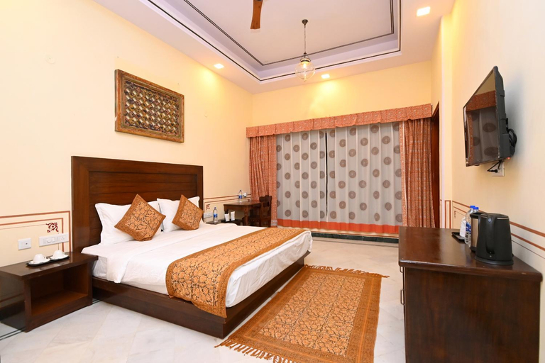 Bedroom 2, Aaram Baagh Maheshwar, West Nimar