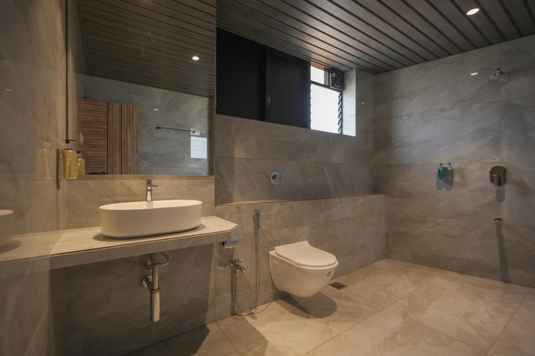 Bathroom 5, Hotel Shoolin Comforts, Dakshina Kannada