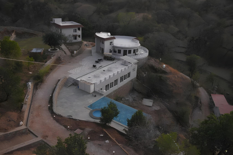 Exterior & Views