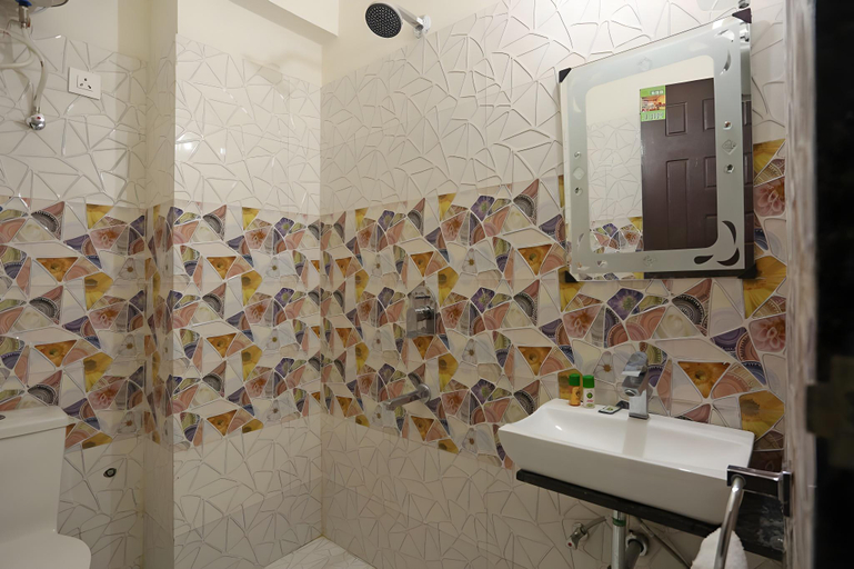 Bathroom 2, Anamsa Residency, Mathura