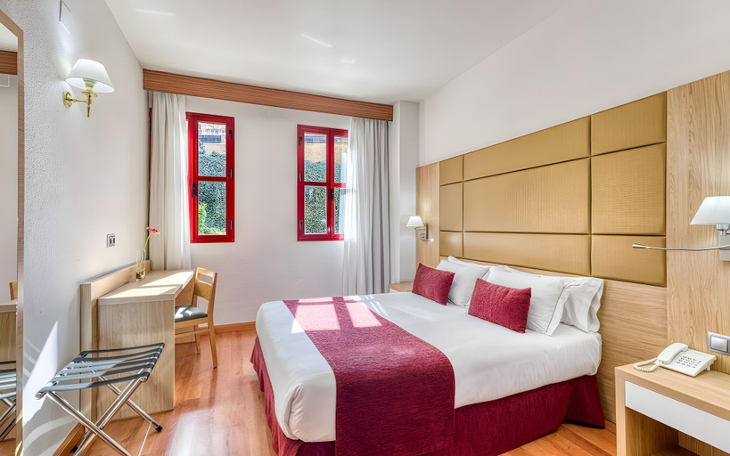 Bedroom 3, Senator Huelva, Huelva
