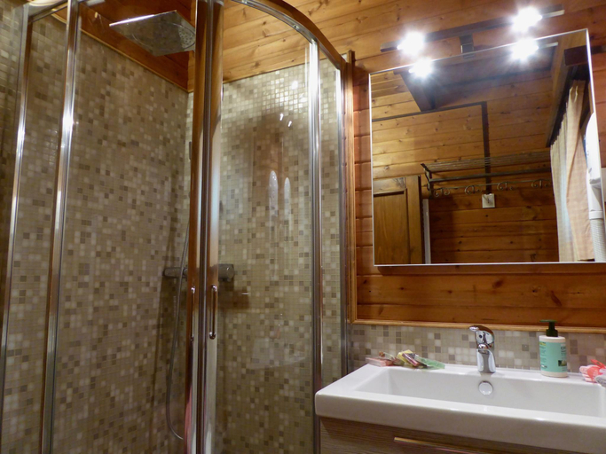 Bathroom 4, Alpine Getaway in Tuscany, Pistoia