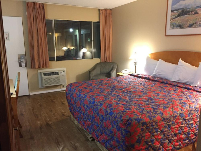 Bedroom 3, University Inn, Butte