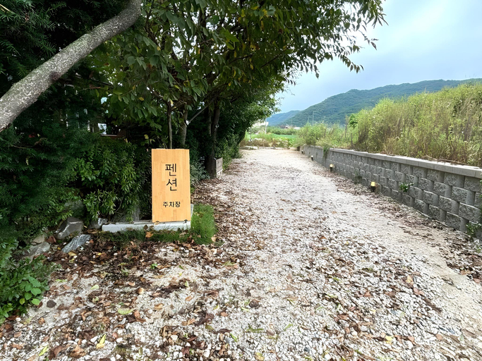 Others 4, Gamaksan Pension, Paju