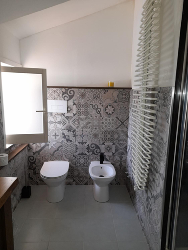 Bathroom 2, Dimora di Antonella B&B, Salerno