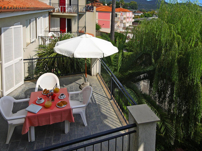 3, Apartment in San Bartolomeo Al Mare, Imperia