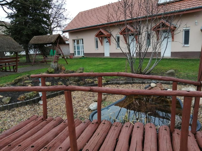 Others 5, Piroska Vendeghaz, Püspökladány