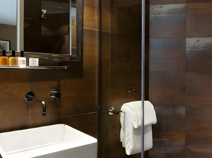 Bathroom 4, Le Chat Noir Design Hotel, Paris