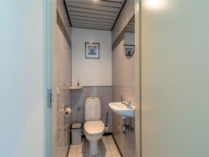 Bathroom, Strandleven 106 apartment in Groote Keeten, Zijpe