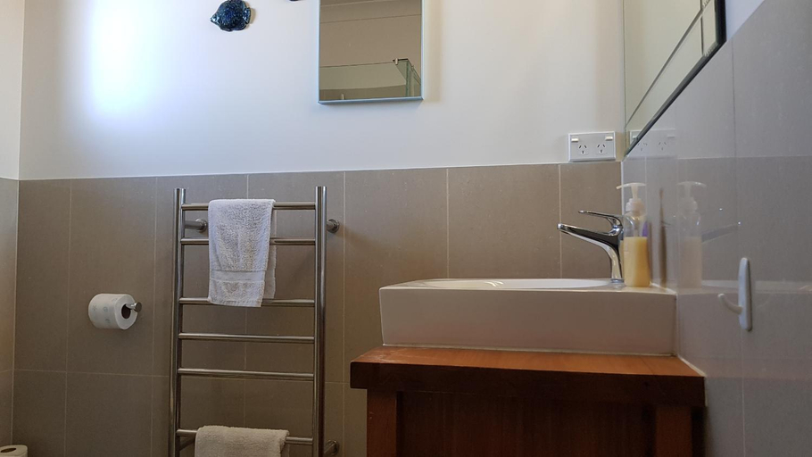 Bathroom 3, 113 On Park, Southland
