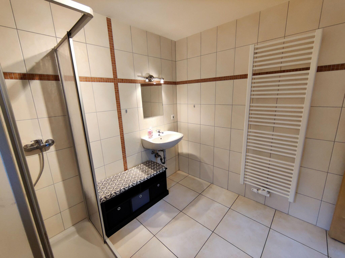 Bathroom 2, Holiday Home with Terrace, Hildburghausen