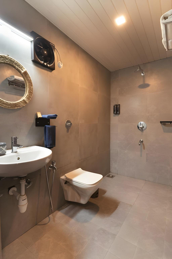 Bathroom 4, C Roque Resort, South Goa