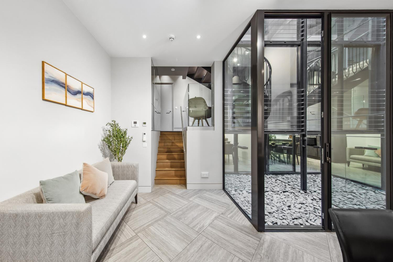 Others 4, Gorgeous Victorian Apartment in Chelsea nr Stadium, London