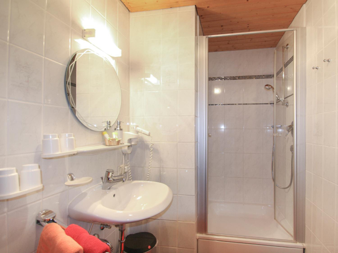 Bathroom 2, Weissenhof - Chiemgau Karte, Traunstein