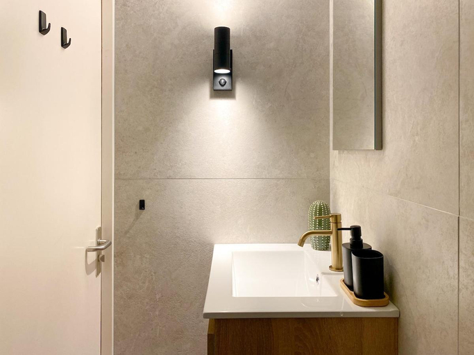 Bathroom 3, Charming house in city centre Oud-Beijerland, Oud-Beijerland