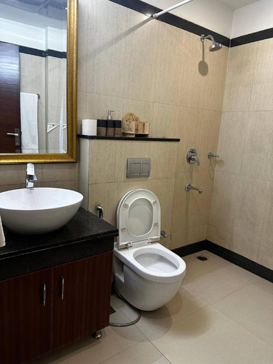 Bathroom 3, Luxurious Gurugram Apartment for Rent - Entire House With City & Garden Views, Gurgaon