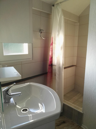 4, Apartmani Aura, Foča