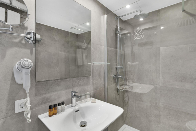 Bathroom 5, Principe, Baleares
