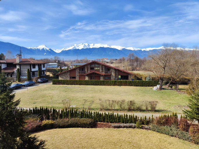 Others 5, Villa Chalet Everest, Razlog