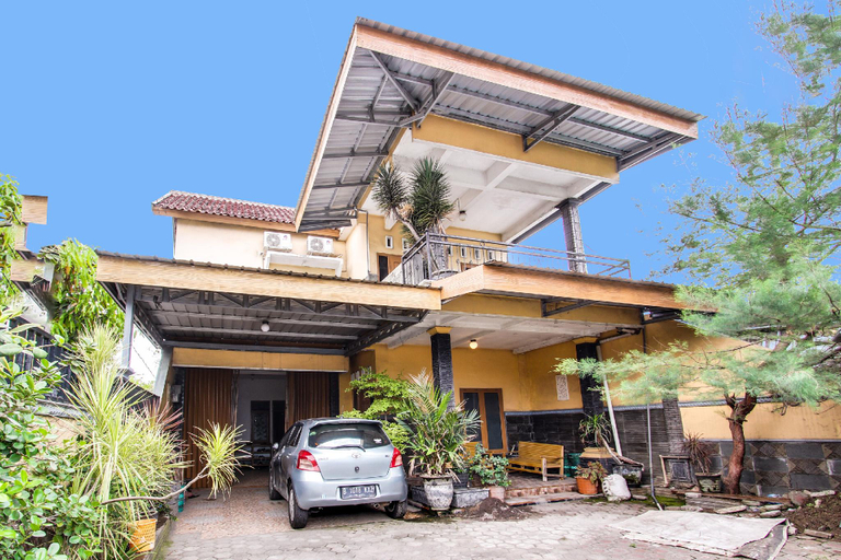 Others 2, SPOT ON 91935 Hellena Guesthouse, Demak