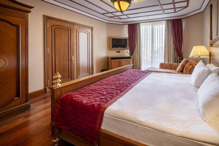 Bedroom 2, The Central Palace Taksim Hotel, Beyoğlu
