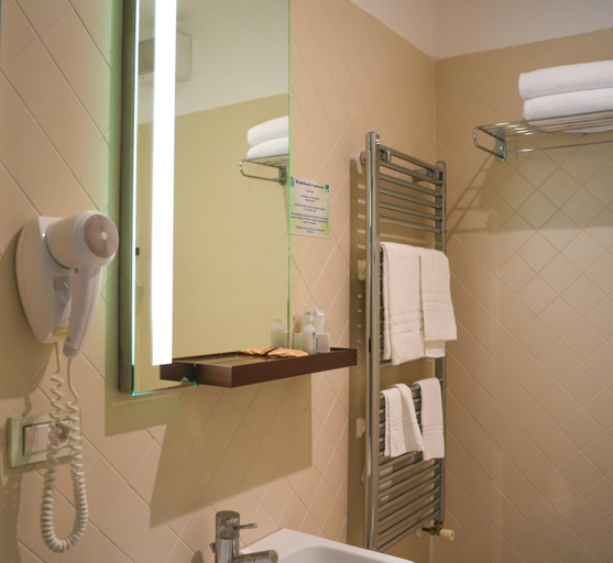 Bathroom 4, Hotel Lido, Teramo