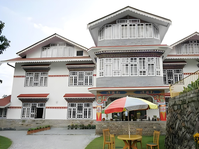 Exterior & Views